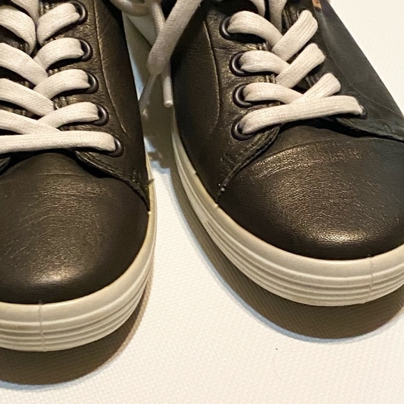 Ecco Soft 7 Sneakers Size 5 Wide Width EUC metallic deep green taupe color - Picture 3 of 14